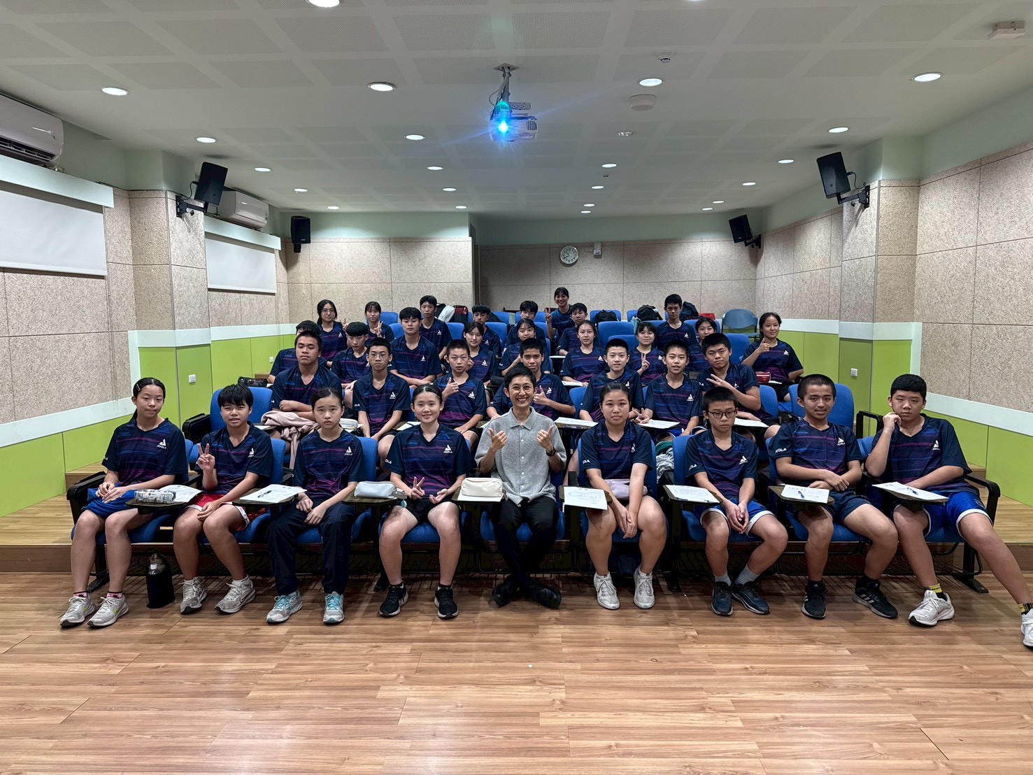 LINE ALBUM 2025.11.05彰藝高中運動心理學講座 251106 2